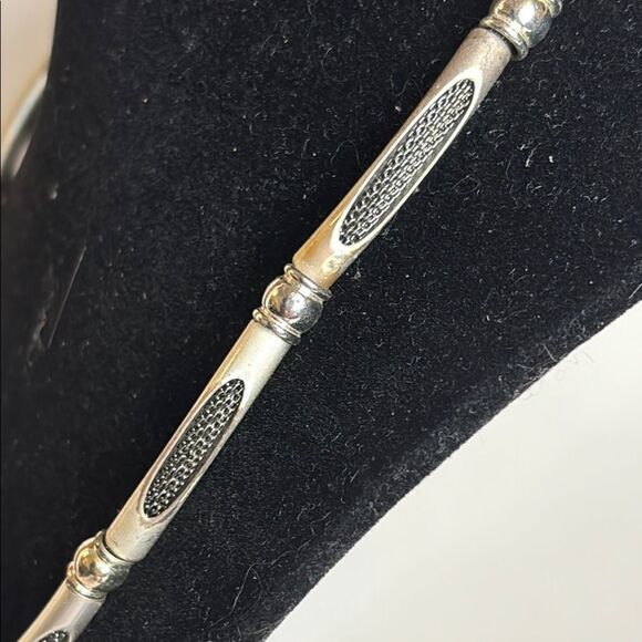 Minimalist Silver Tone Beaded Necklace with Texture 18” - Picture 5 of 8